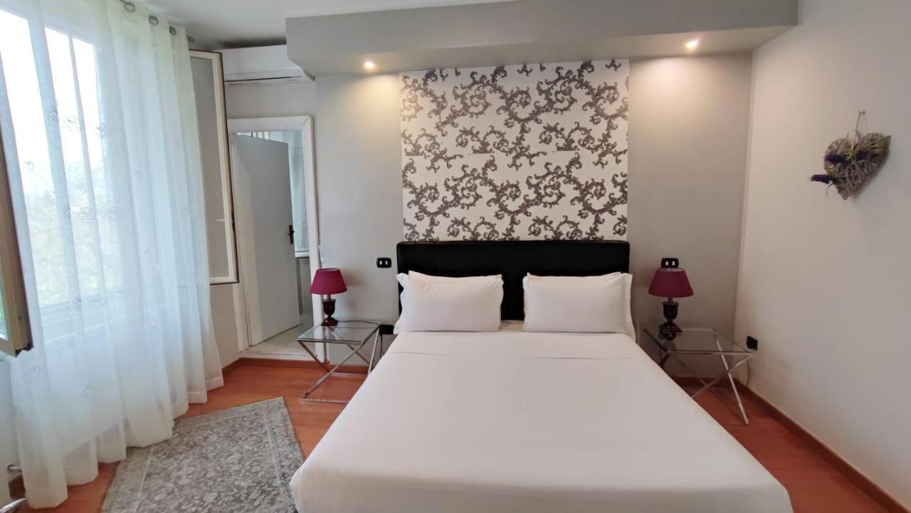 Il Roseto Bed and Breakfast Frosinone Exteriör bild