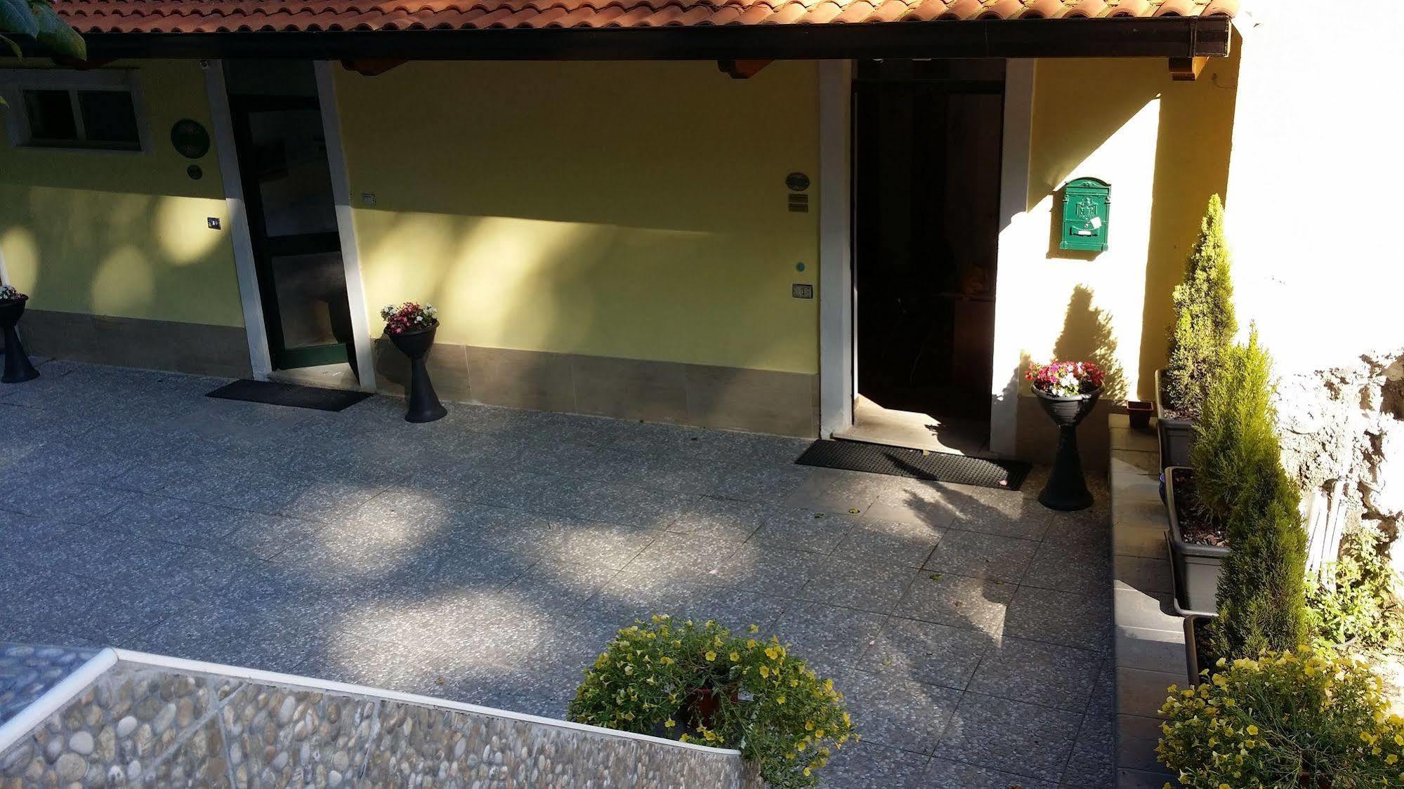 Il Roseto Bed and Breakfast Frosinone Exteriör bild