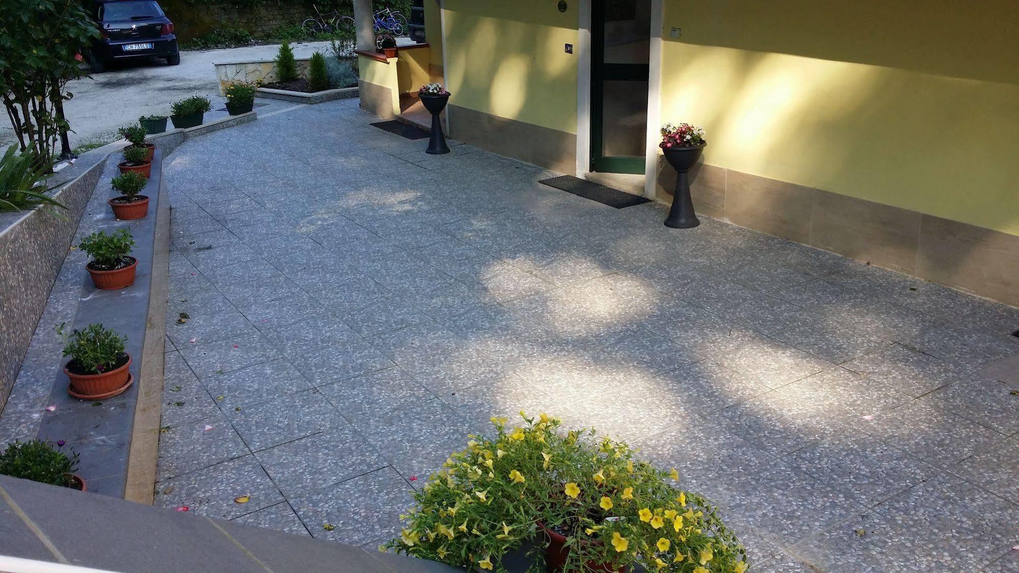 Il Roseto Bed and Breakfast Frosinone Exteriör bild